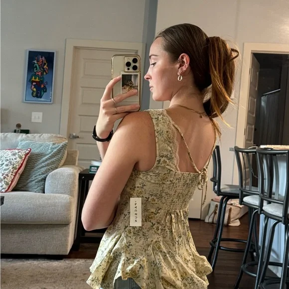 Floral Lace Trim Peplum Top - Picture 4 of 8